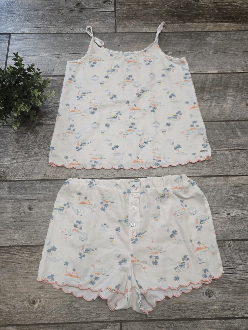 Rae Dunn White Tropical Beach Print Loungewear Cami and Shorts Pajamas Set, M